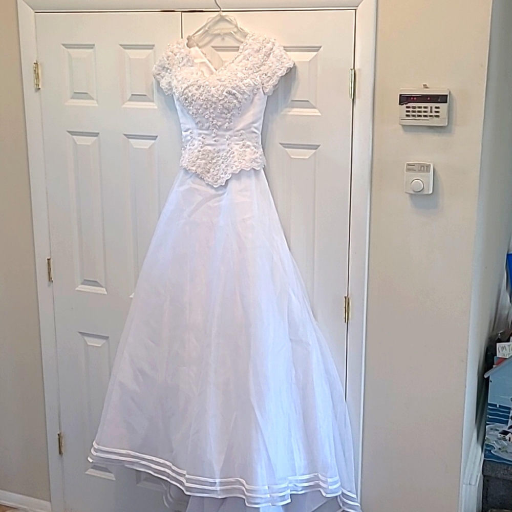 Wedding gown